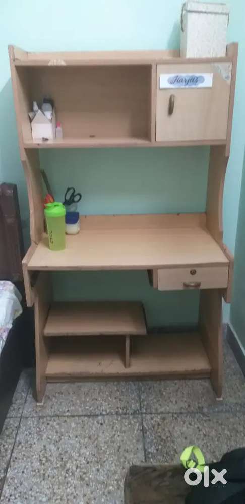 COMPUTER TABLE
