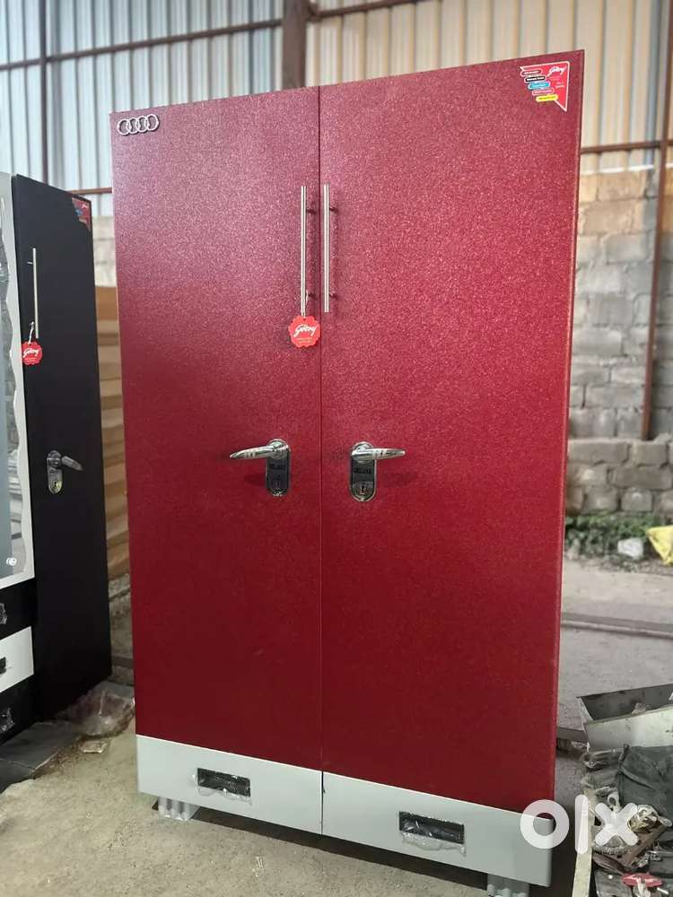 Double door almari 85kg available in starf furniture