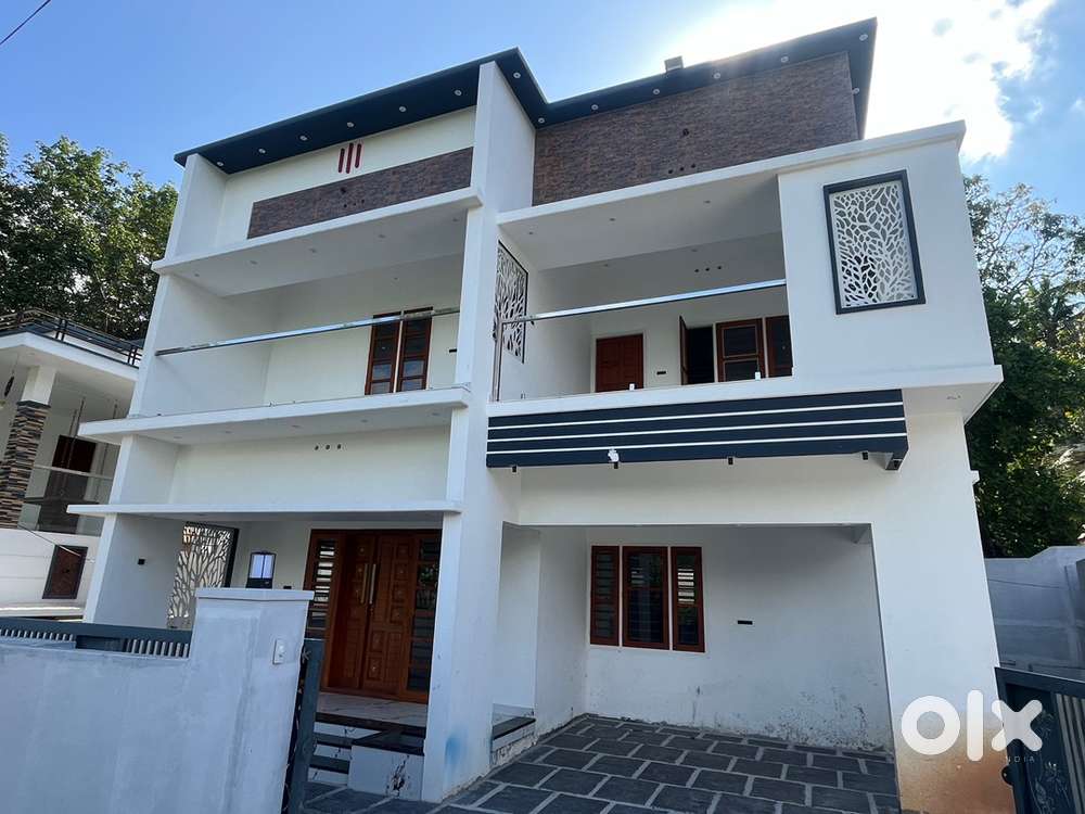 4.5cent 2222sqft Powdikonam