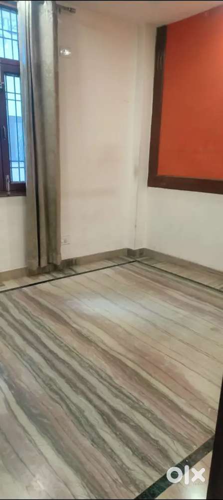 2bhk top floor 1 washroom balcony no brokerage