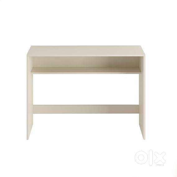 3.5 feet table with book shelf