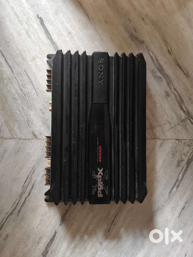 Sony amplifier and kicker sub woofer