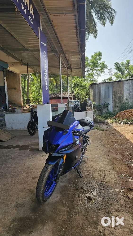 Yamaha R15 V4