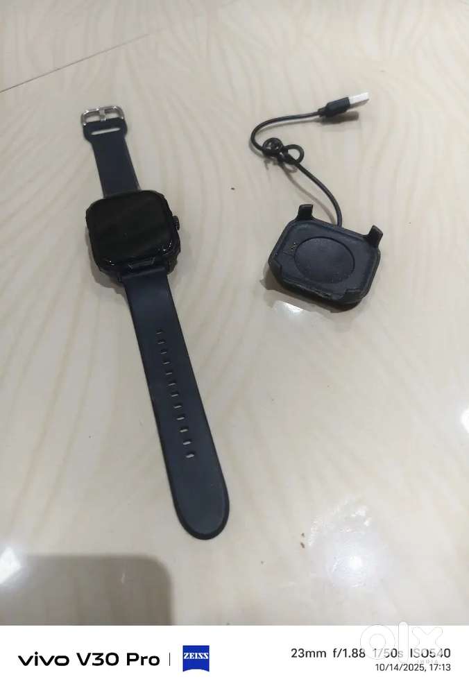 My mobile watch on hi is this a new watch and the mobile connect than.