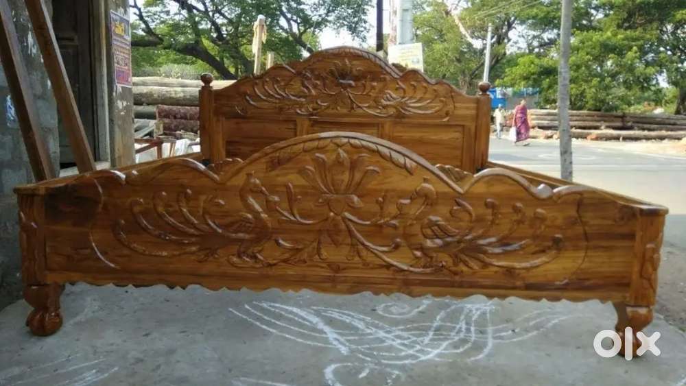 TEAK WOOD BED  6x6 Size with mattress