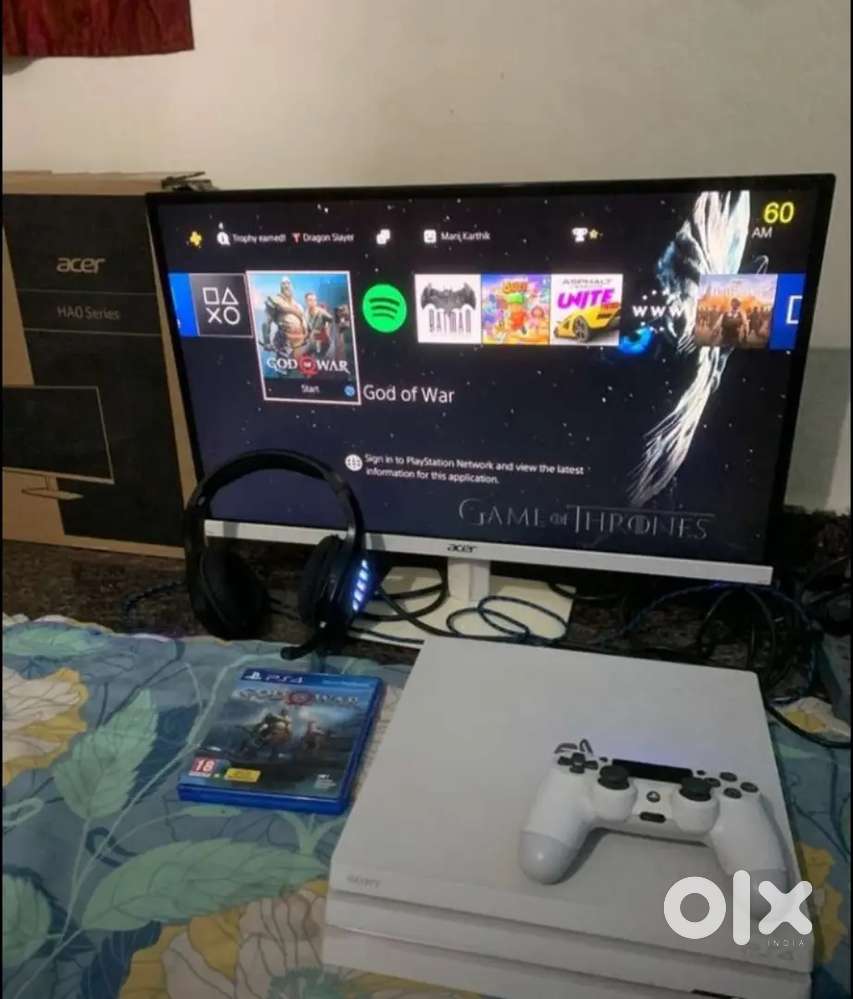PS4 Pro 1tb glacier white