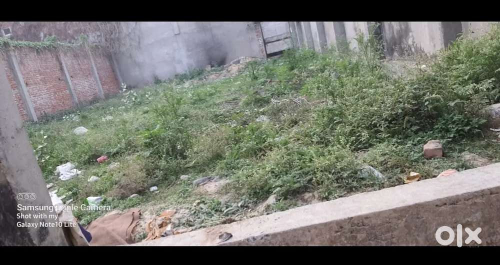 2740 sq ft plot for sale with 16 column and 3 side wall