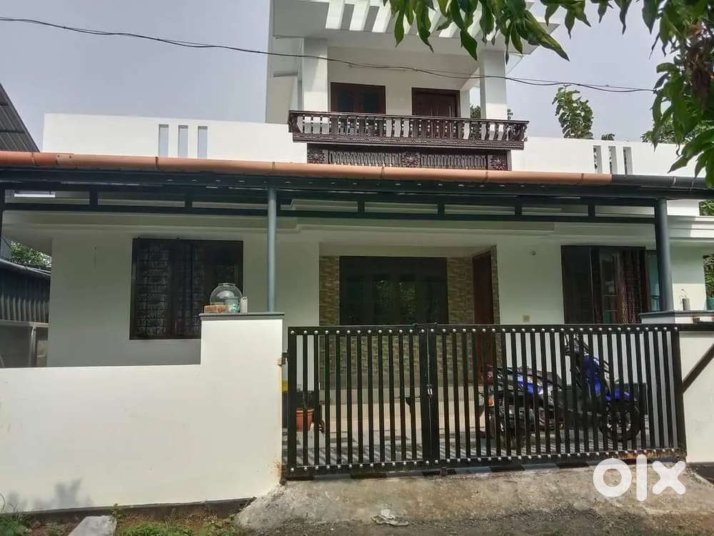 Very urrgent _house for sale   at Thiroor,Thrissur