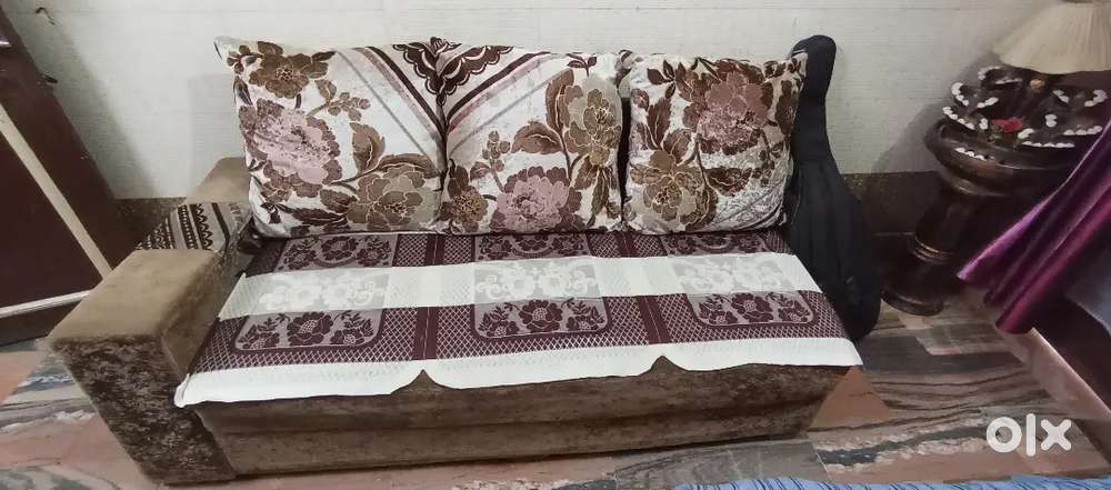 L-shape Six seater sofa for sell with center glass table nd two puffy