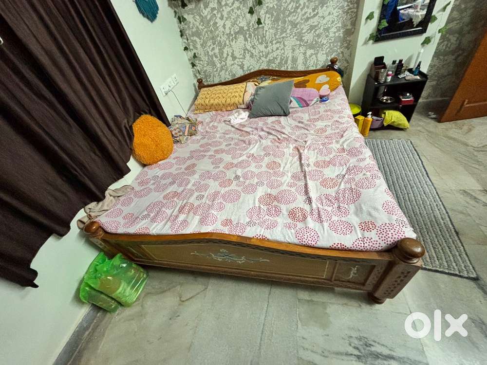 Queen size bed