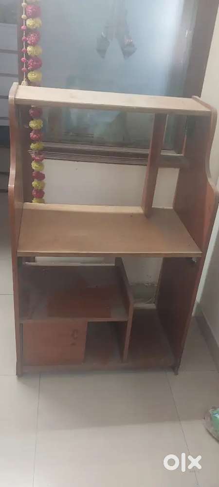 Computer table
