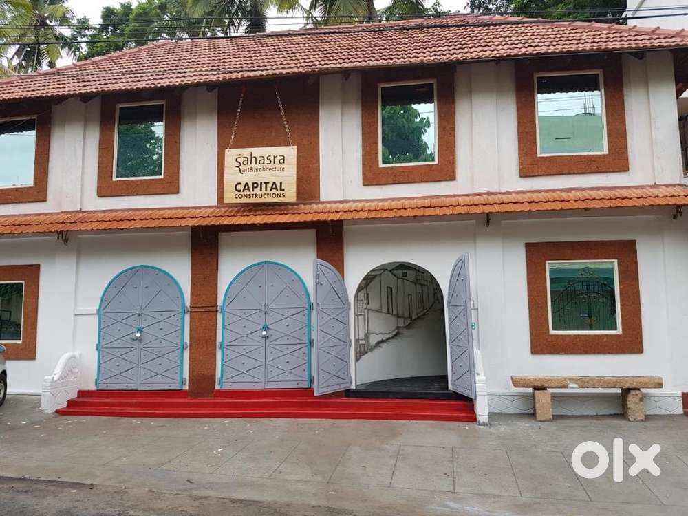 1st Flr Traditional Building near Palayam/Statue
