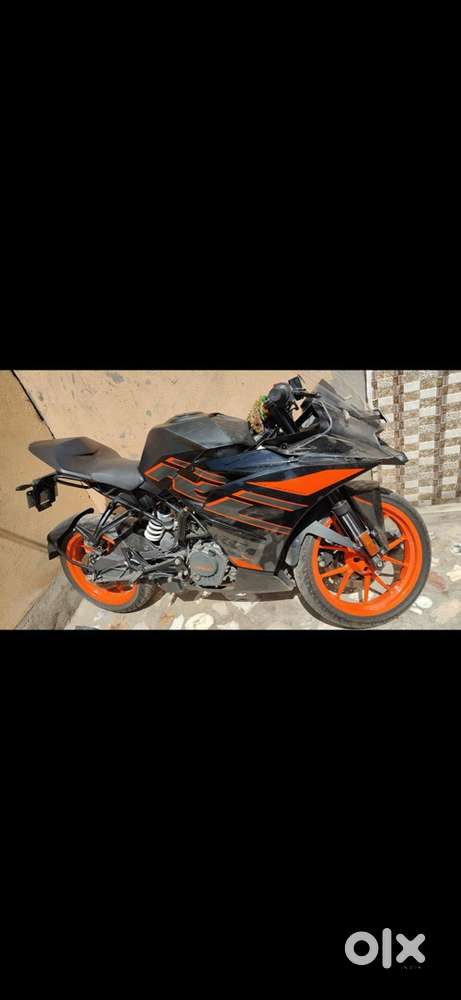 Bike good conditions no damage no accidents tyres good showroom trac