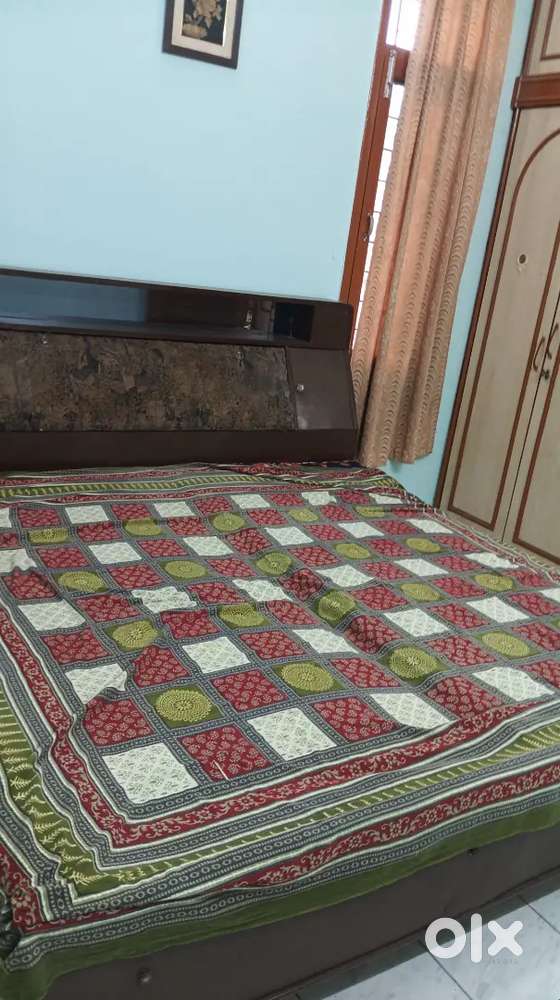 1rk flat  for rent in Ranjit Avenue
