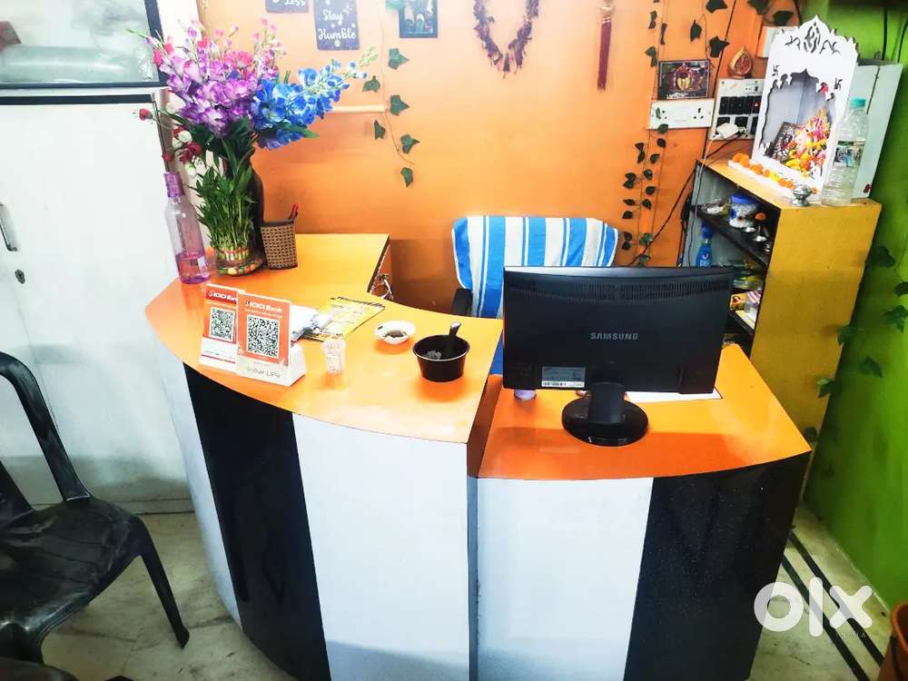 GOOD LOOKING RECEPTION TABLE.