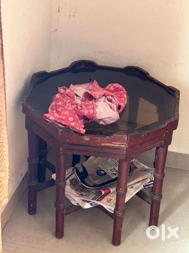 Furniture & electronics