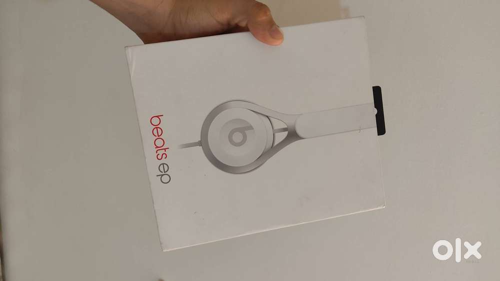 Brand- Beats by Dre Color-White Age-7Months Condition- New with pouch