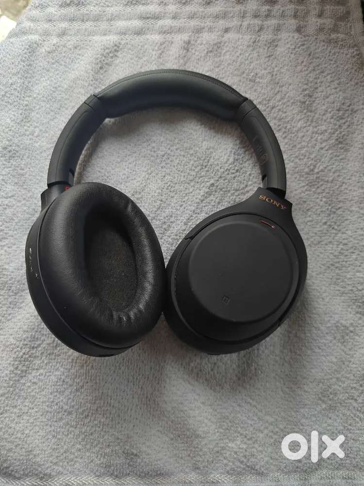 SONY XM4 headphones