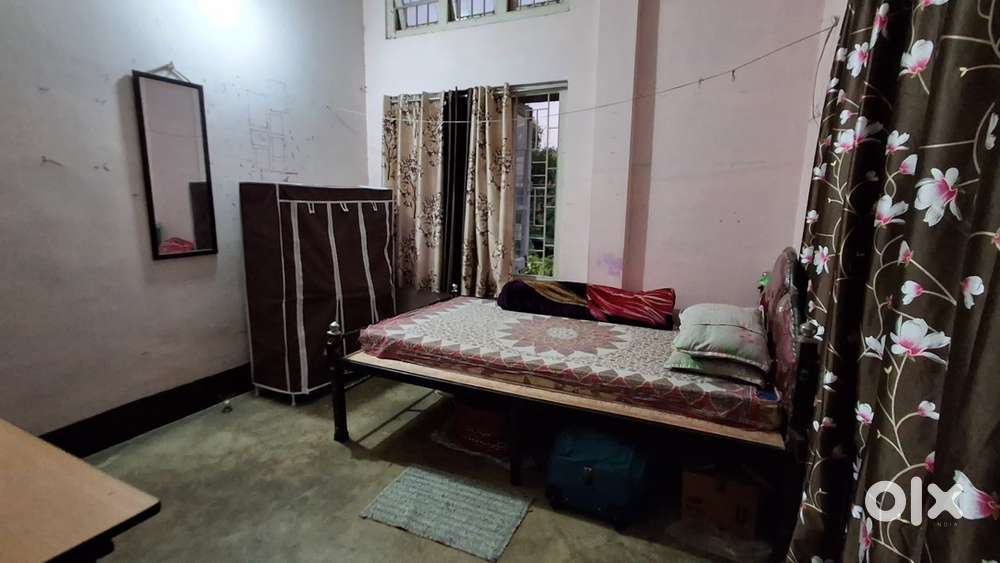 Independent room with good water facilities and only for women/female