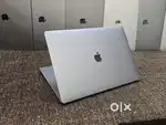 Apple Macbook Pro i7/16/512gb/5.5gb Graphics 15inch Retina Touchbar