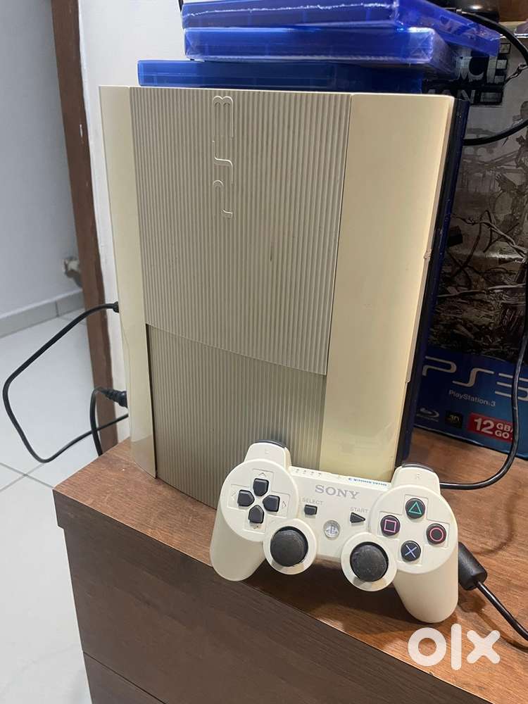 PS3 SuperSlim White colour