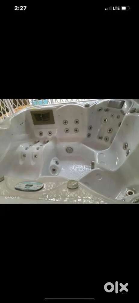 Jacuzzi- hot tub