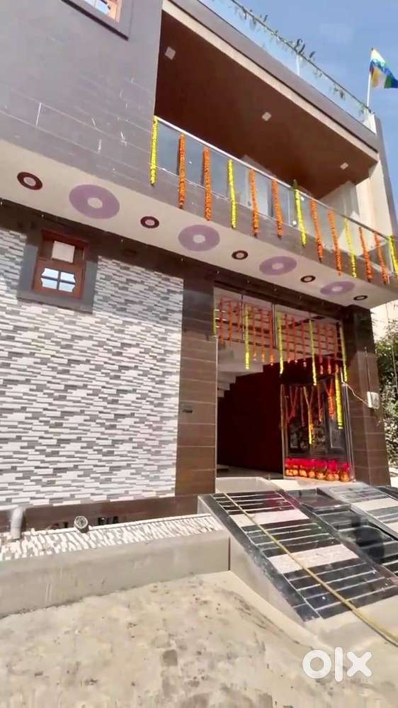 Fully Furnished 2BHK with Modular Kitchen, Attached Washroom & Parking
