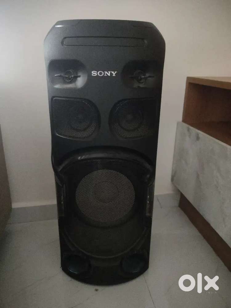 SONY MHC - V42D PARTY LIGHTS & KAROKE PARTY SPEAKER