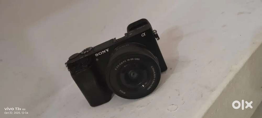 Sony Alpha a6300 (4K Video) Mirrorless Camera with 16-50mm Lens