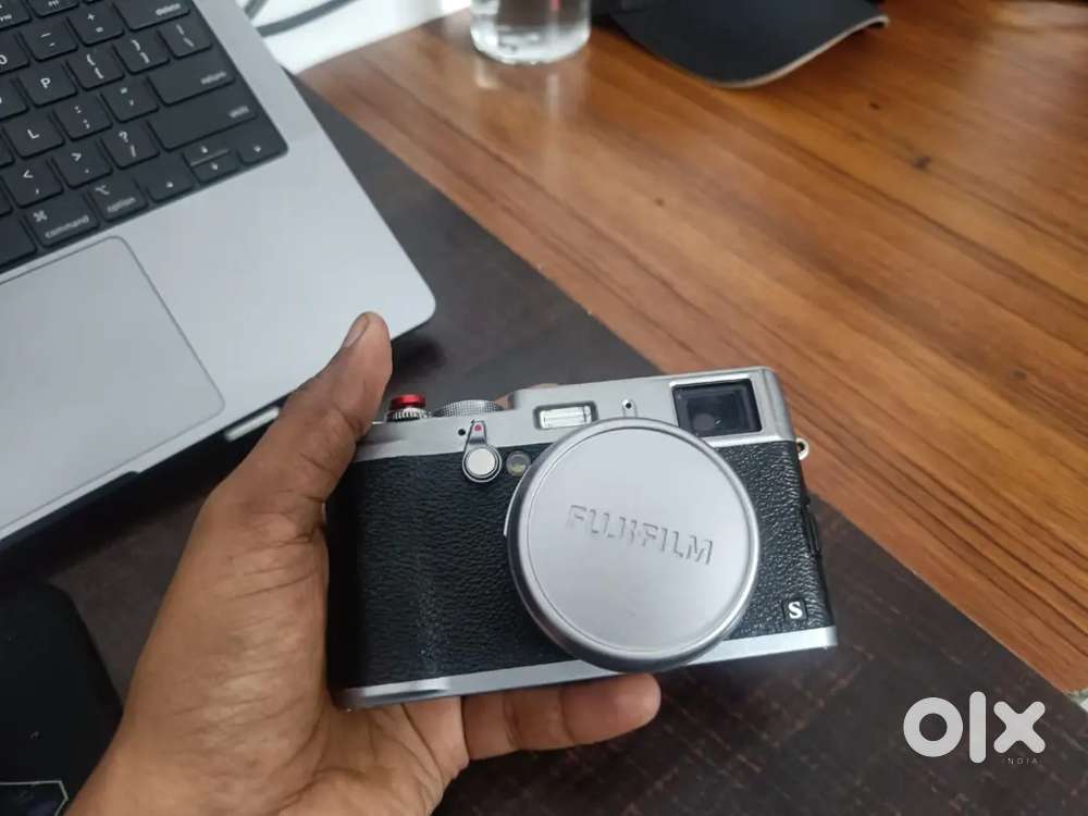 Fujifilm X100s in Excellent condition for sale.