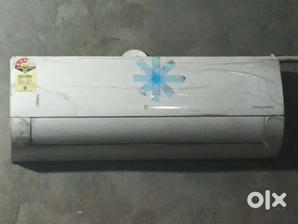 LG 1.2 Tonne Interconvertible Dual Inverter AC