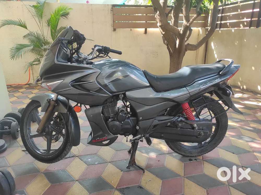 Karizma r Gray colour