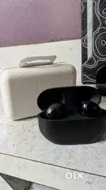 Sony WF-XM10005 premium earbuds at 17000 rs