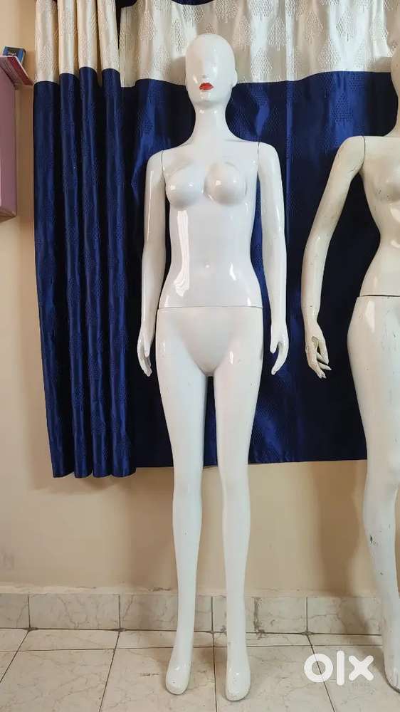 Girl mannequins