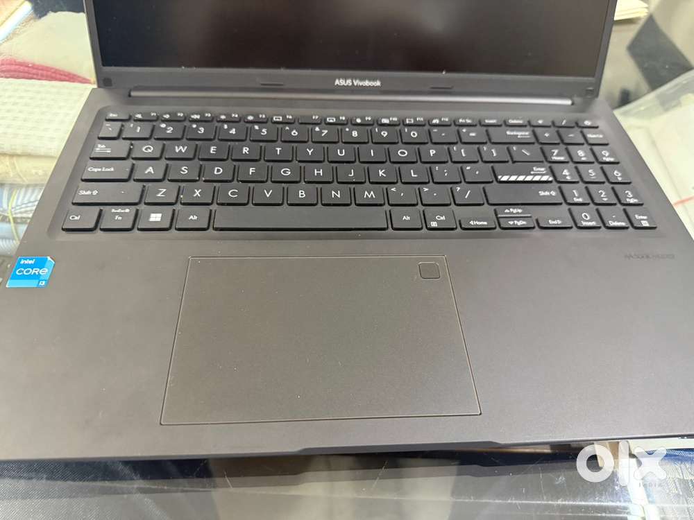 Asus vivobook blaxk 16” 14 months old very less use