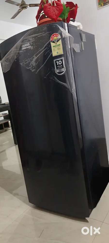 Moving out sale - Refrigerator Croma New