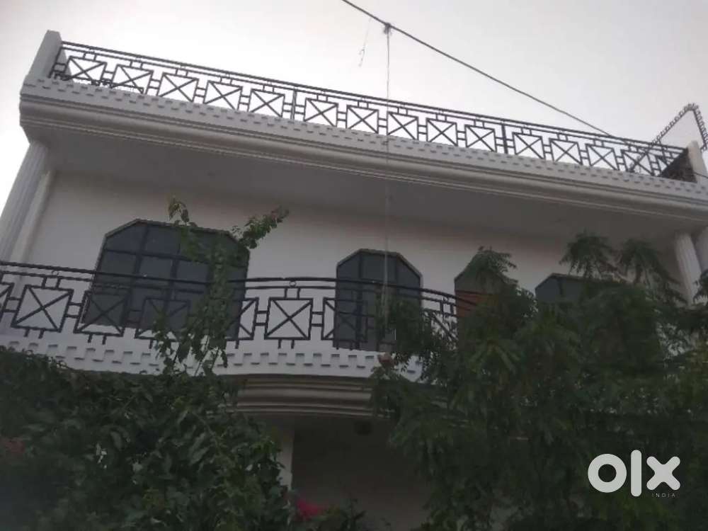 4 room set near husainganj rajajipuram aminabad