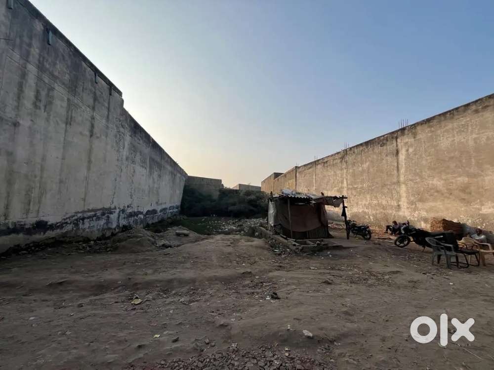 Lal Dora Plot With Prime location