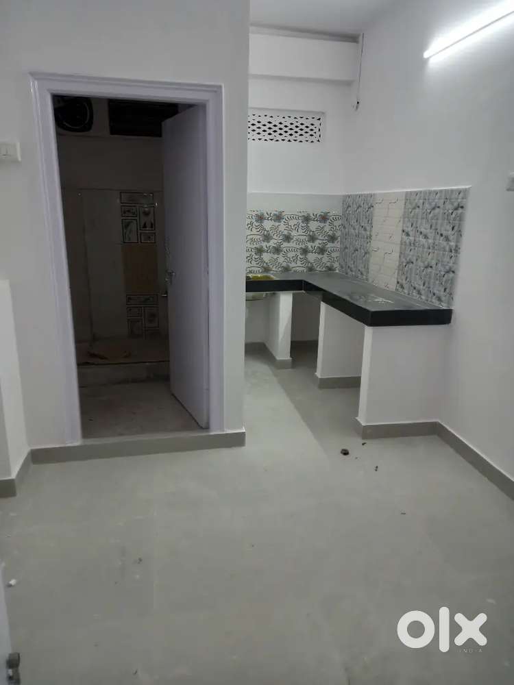 1BHK PENT HOUSE RENT AT TOLICHOWKI NEAR ROAD BACHELOR'S AND FAMILIE'S