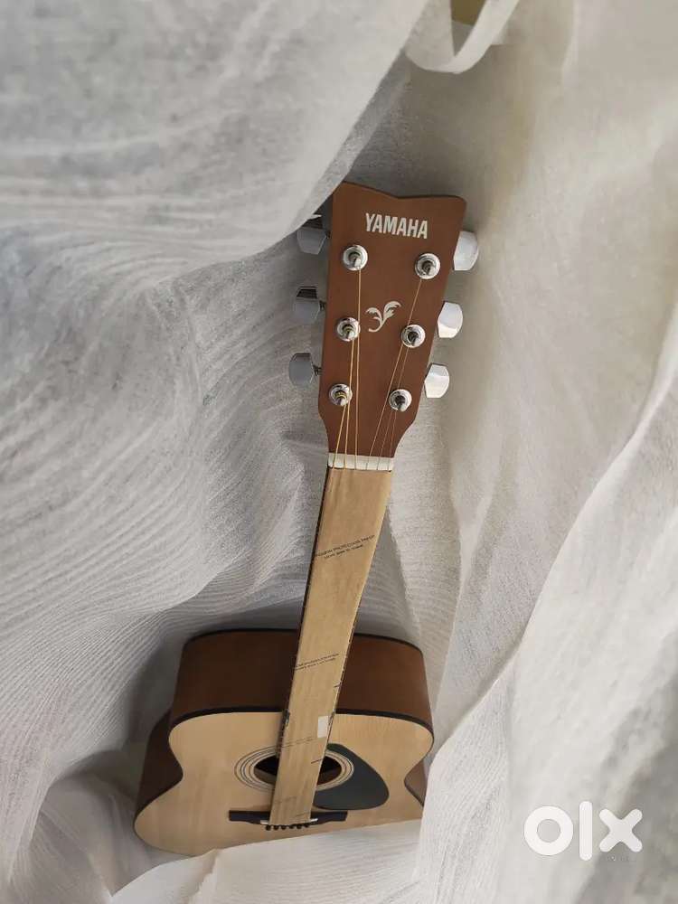 New Yamaha F280TBS//IN Acoustic GuitarSeal pack condition available.