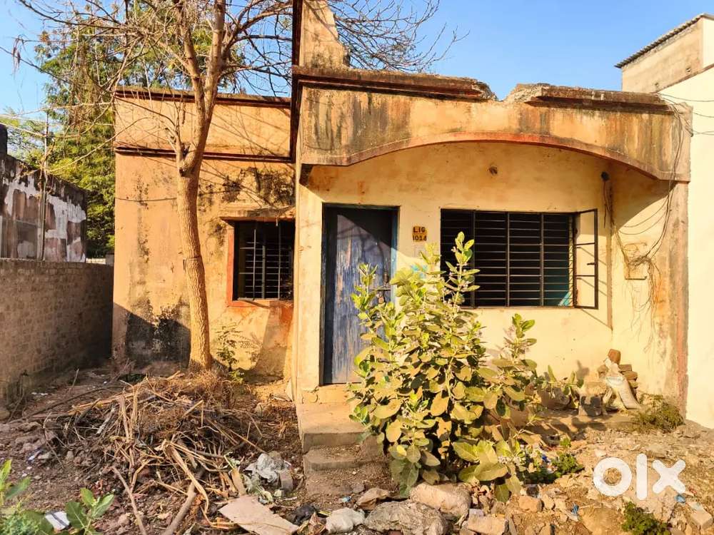 1000sqft backyard space extra (Negotiable)