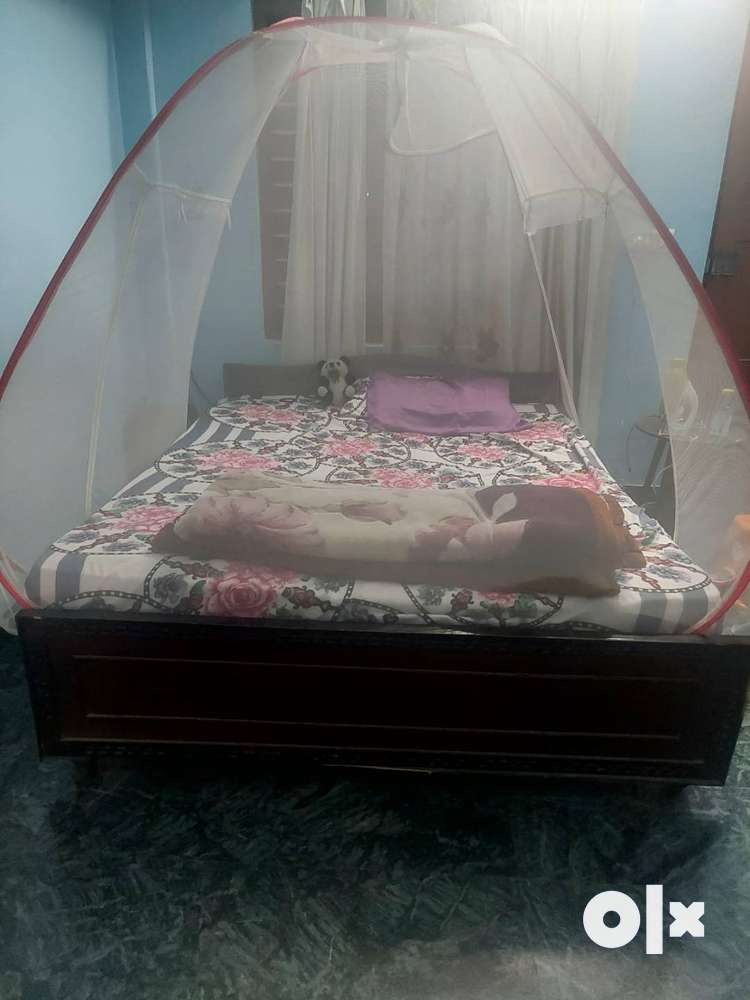 Queen Size bed with mattress