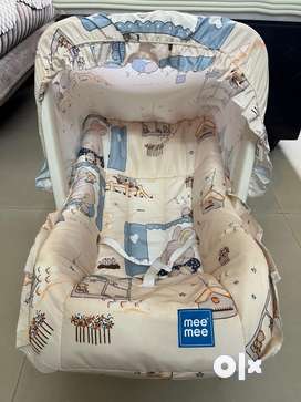 Mee Mee Cozy Baby Carry Cot and rocking chair with adjustable handle