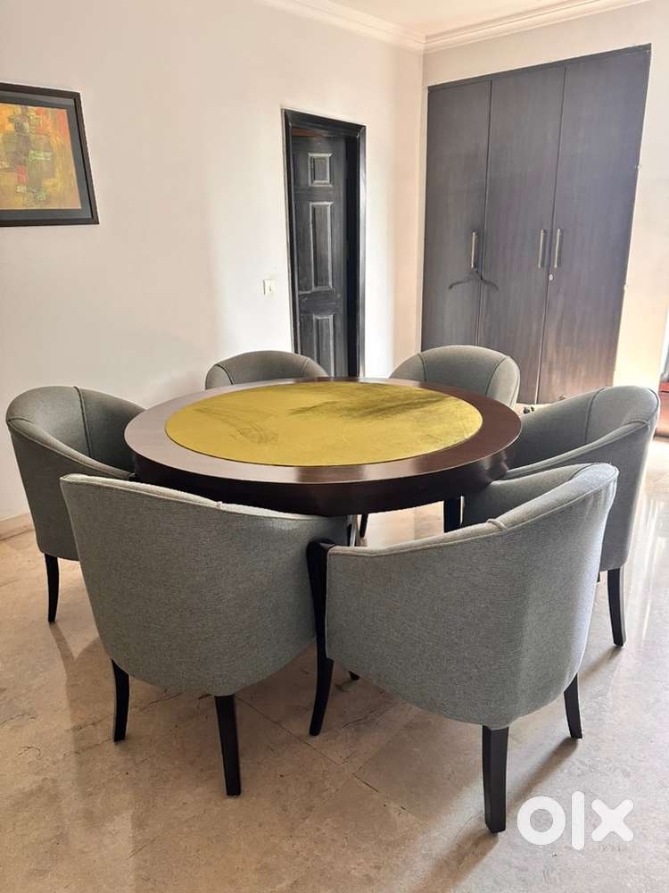 Round 6 seater cards table.