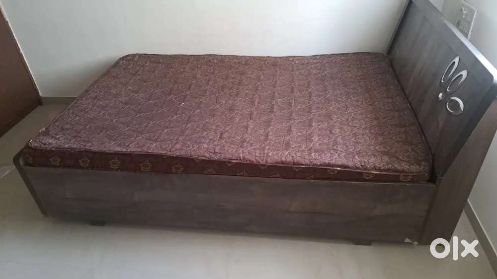 Bed with mattress.