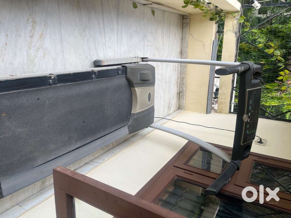 Electronic treadmill. Brand: STRENGTH MASTER