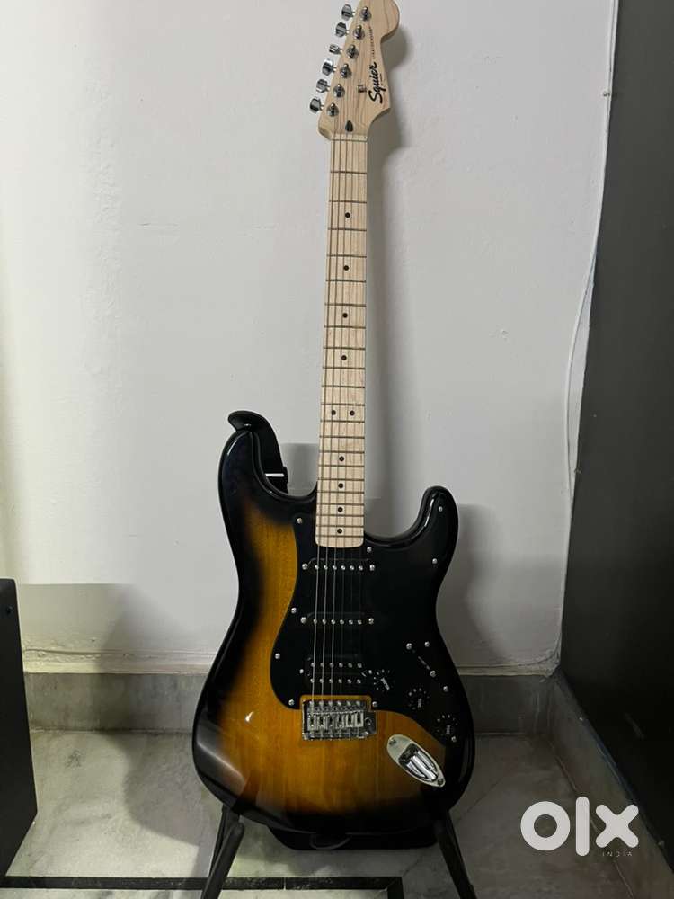 1 month old Fender squier sonic stratocaster electric guitar