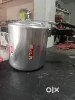 Pressure cooker 8 liters super condition