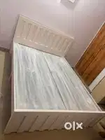 Band new 5/6.5 qeen size with out storage cot best price