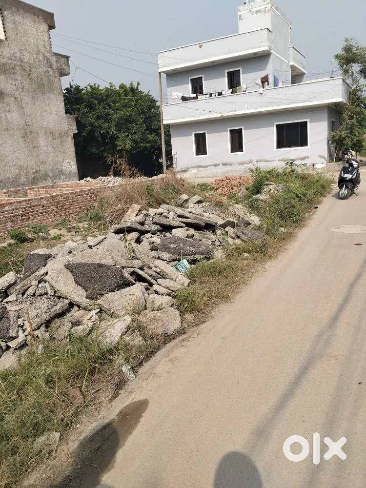 Corner Plot at Prime Location